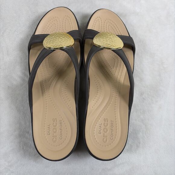 Crocs Womens Size 10 Sanrah Hammered Gold Circle Medallion Brown Sandal Slides - Picture 11 of 15